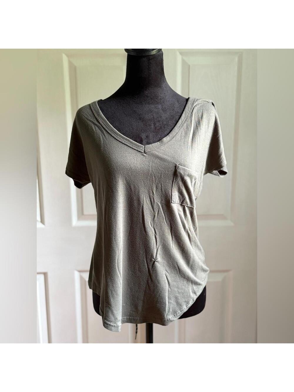 Women's Top | Short Sleeve Tee | Ardene | Size Medium